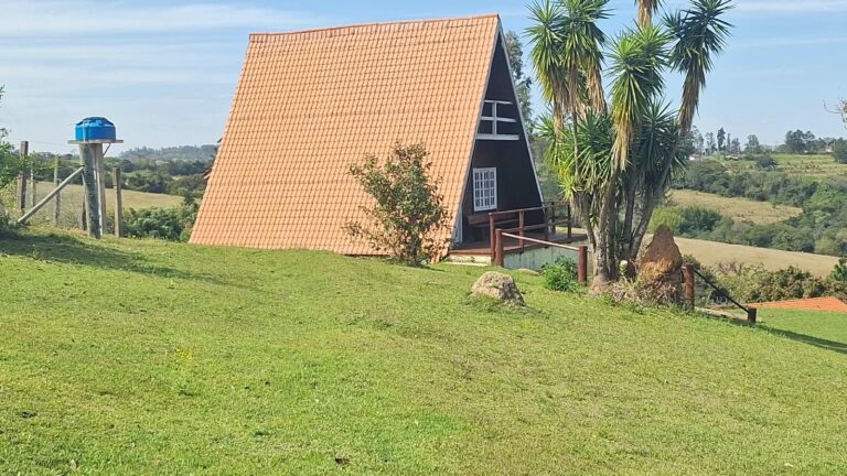 Chalé de madeira na propriedade da Ranamari