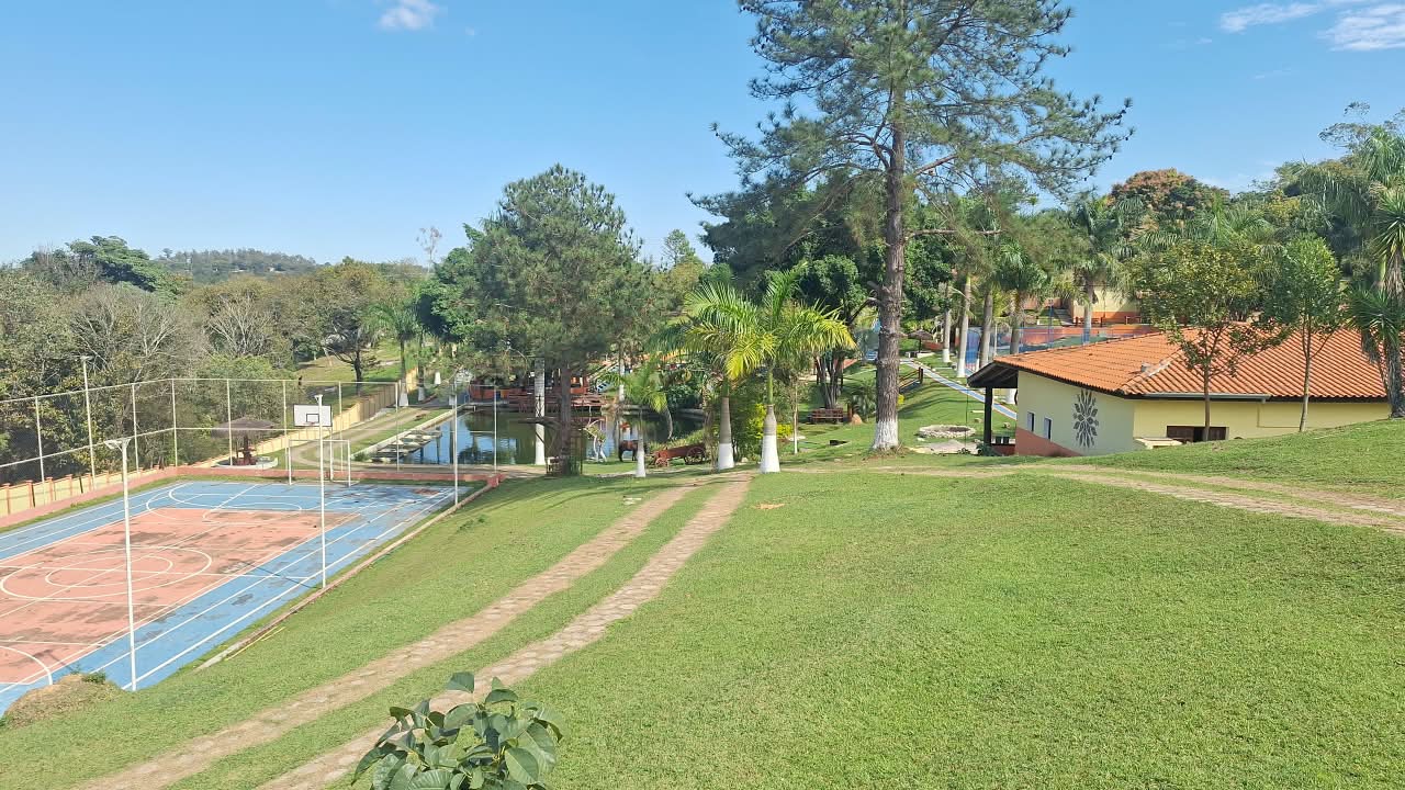 Lago e área central da propriedade
